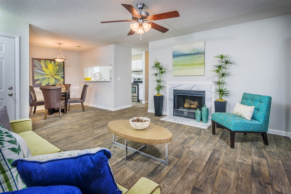 The Pointe At Irving Park Apartments